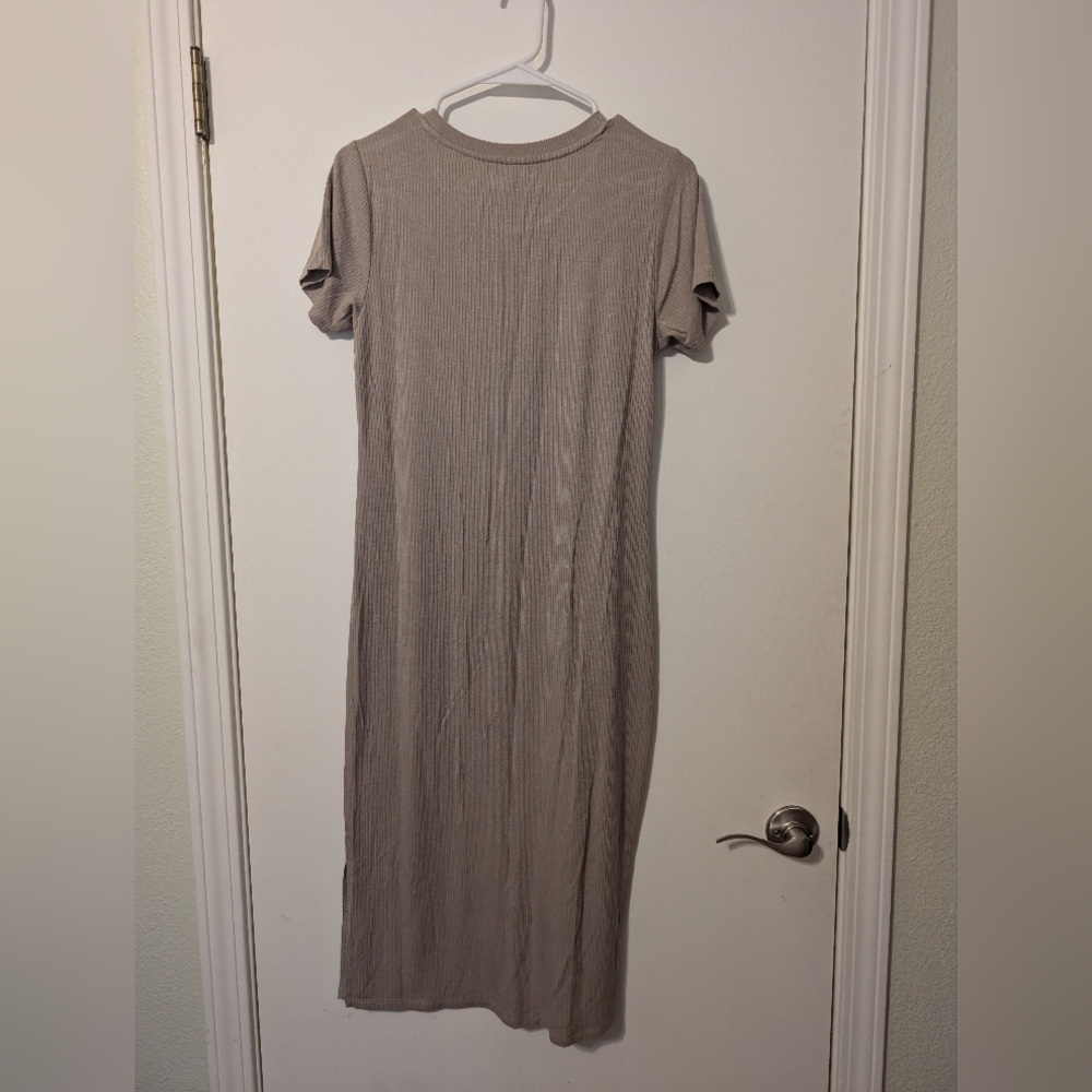Dress - Picture 4 of 4